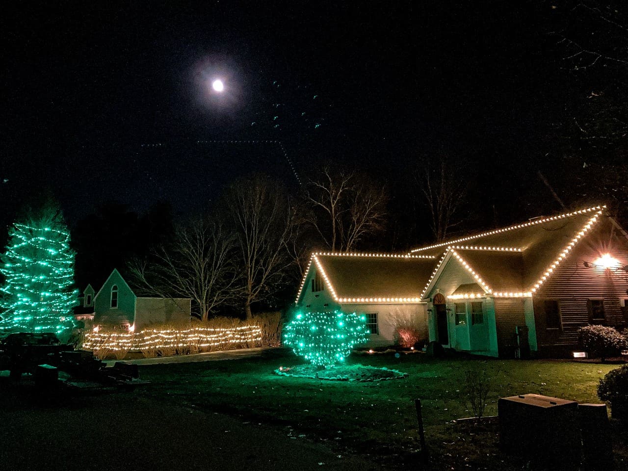 Newmarket NH holiday lighting house